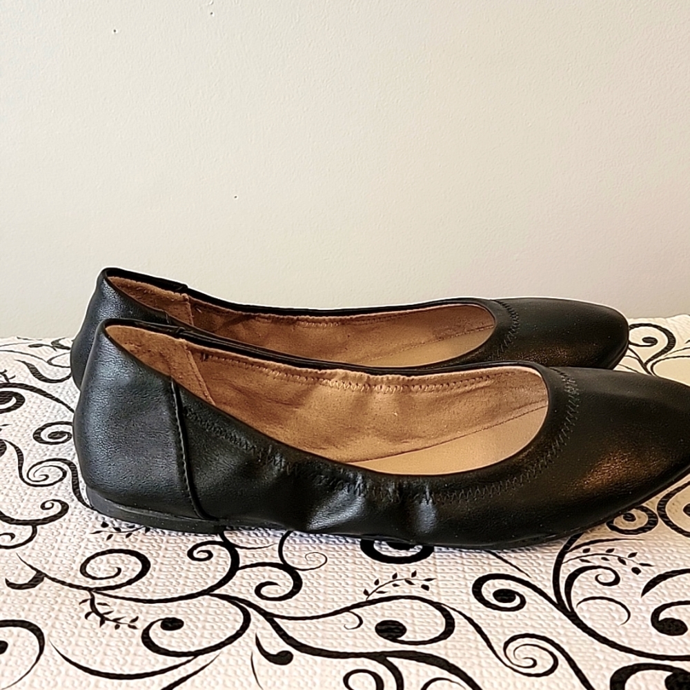 LIKE NEW! Cute little Essential Stretch Ballet Flats - Picture 4 of 8